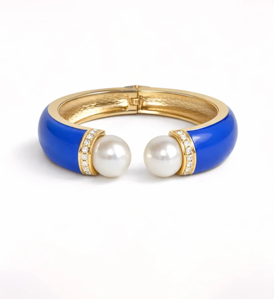 Distinctive Pearl Bangle